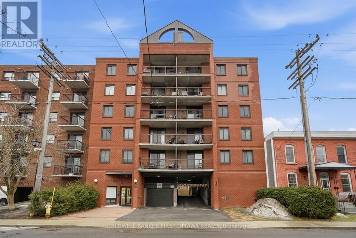 Property Photo:  222 Guigues Avenue 402  ON K1N 5J2 