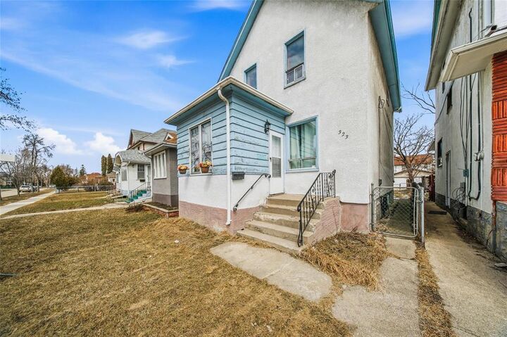 Property Photo:  323 Cathedral Avenue  MB R2W 0X6 