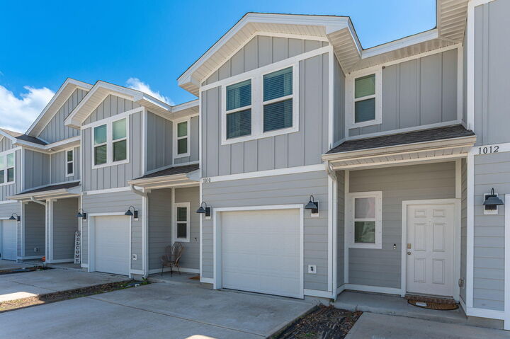 Property Photo: 1010 McLaren Circle FL 32547