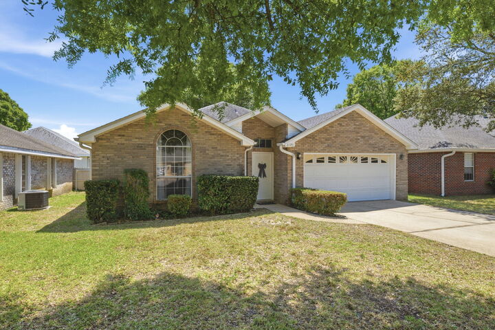 Property Photo:  2196 Topaz Court  FL 32547 