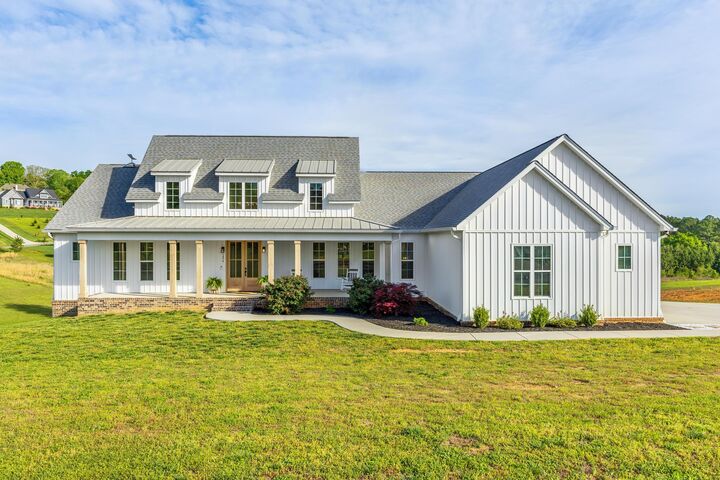 Property Photo:  206 Rochelle Circle NE  TN 37310 