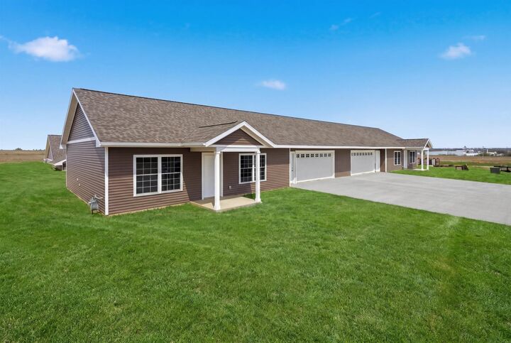 Property Photo:  1301 Max Drive  IA 52057 