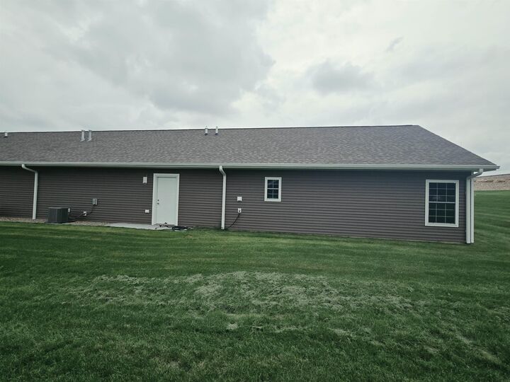 Property Photo:  1301 Max Drive  IA 52057 