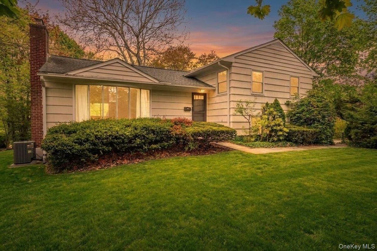 Property Photo:  625 North Street  NY 10605 