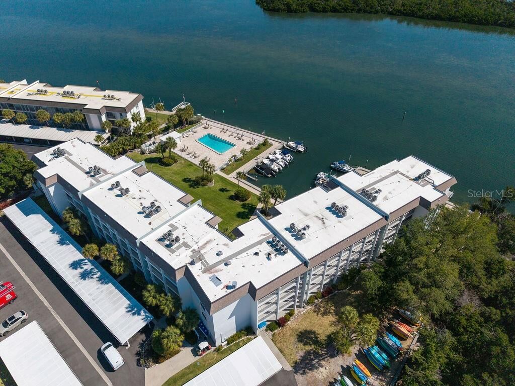 Property Photo: 600 Sutton Place B302 FL 34228