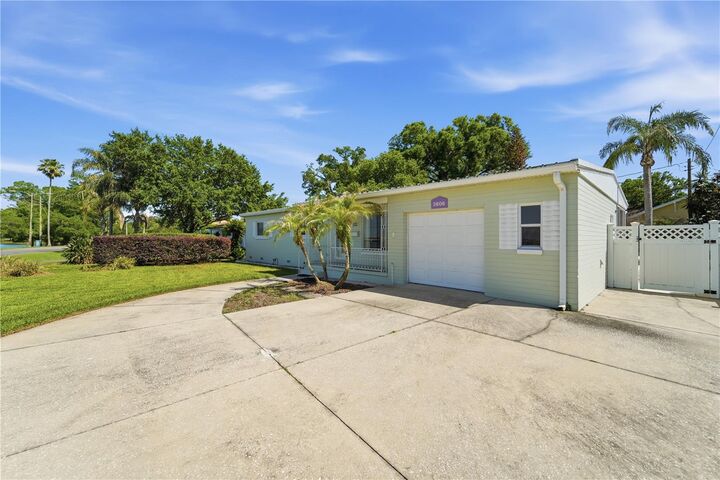 Property Photo: 3606 Lake Underhill Road FL 32803