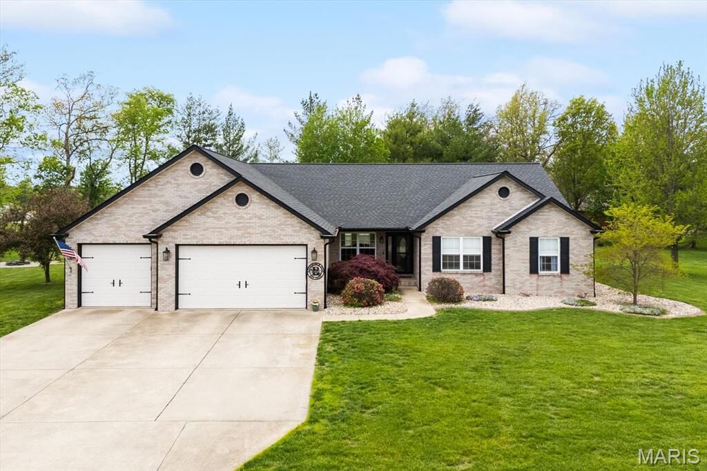Property Photo:  4213 Water Oak Lane  IL 62285 