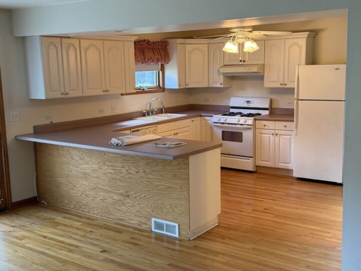 Property Photo:  125 Maple Court 1  IL 60134 