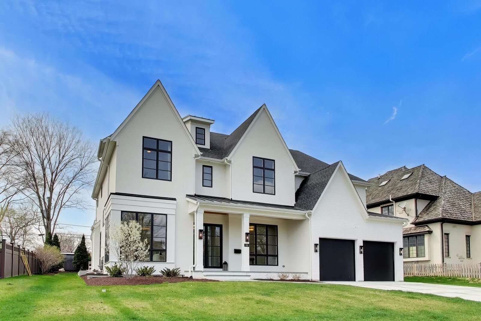 Property Photo:  910 Allmen Avenue  IL 60521 