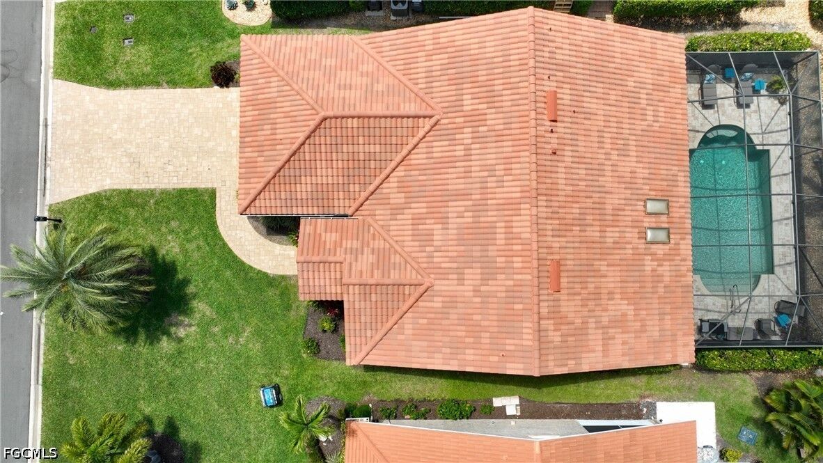 Property Photo:  16238 Kelly Woods Drive  FL 33908 