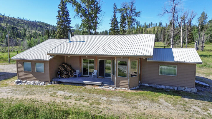Property Photo: 333 Bonaparte Lake Rd WA 98855