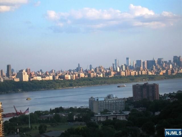 Property Photo:  3 Horizon Road 1418  NJ 07024 