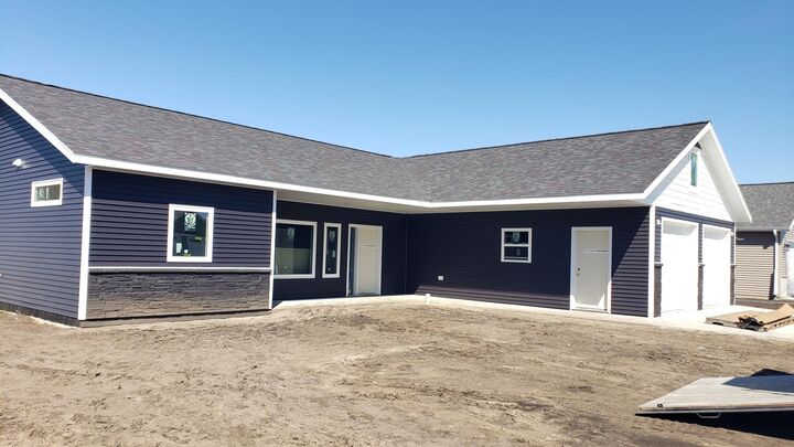 Property Photo:  1007 8th Avenue NE  MN 56573 