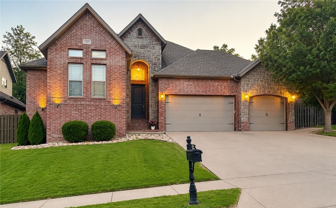 Property Photo:  2003 NE Steinbeck Drive  AR 72712 