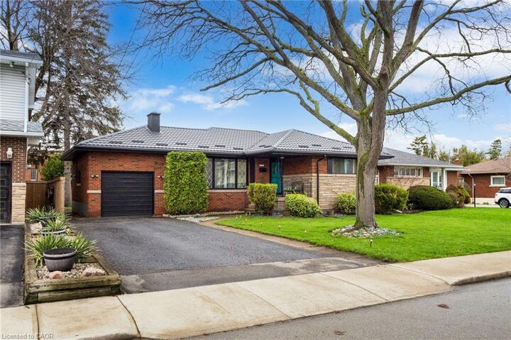 Property Photo:  32 Belair Drive  ON L9A 2Z4 