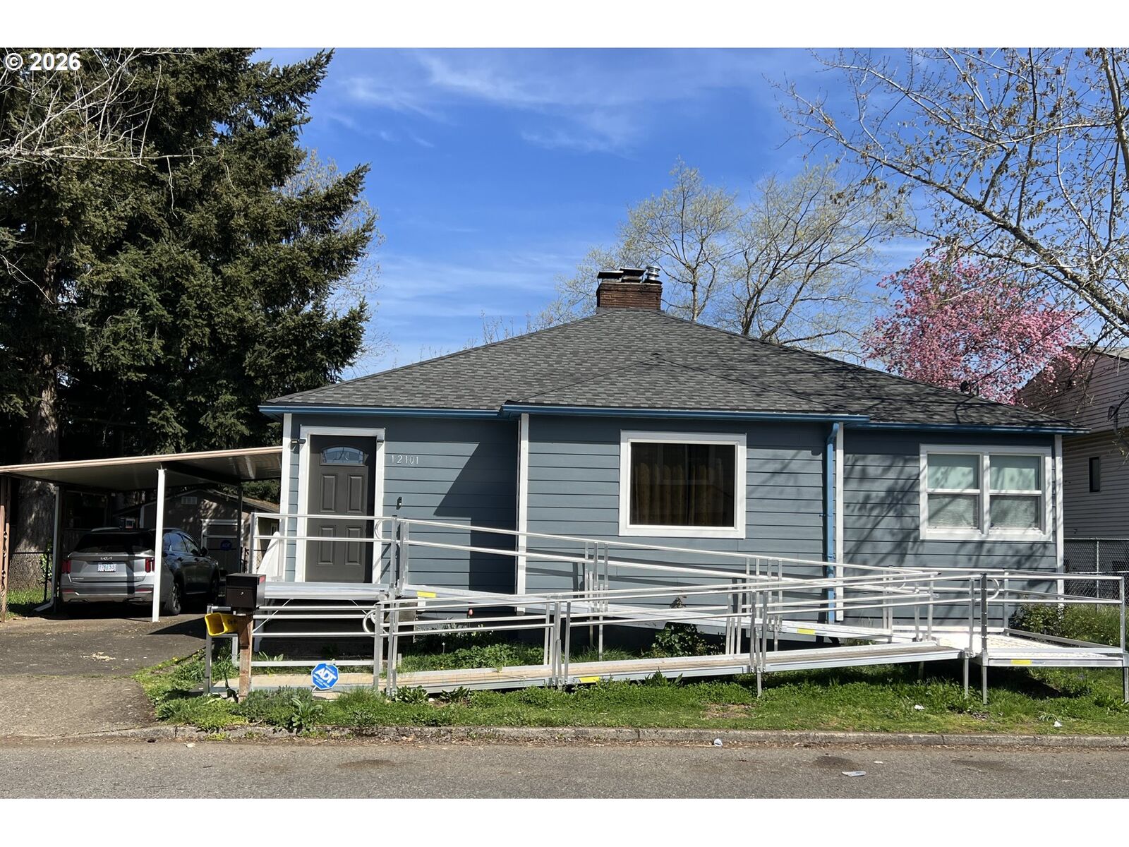 Property Photo:  12101 SE Lincoln St  OR 97216 