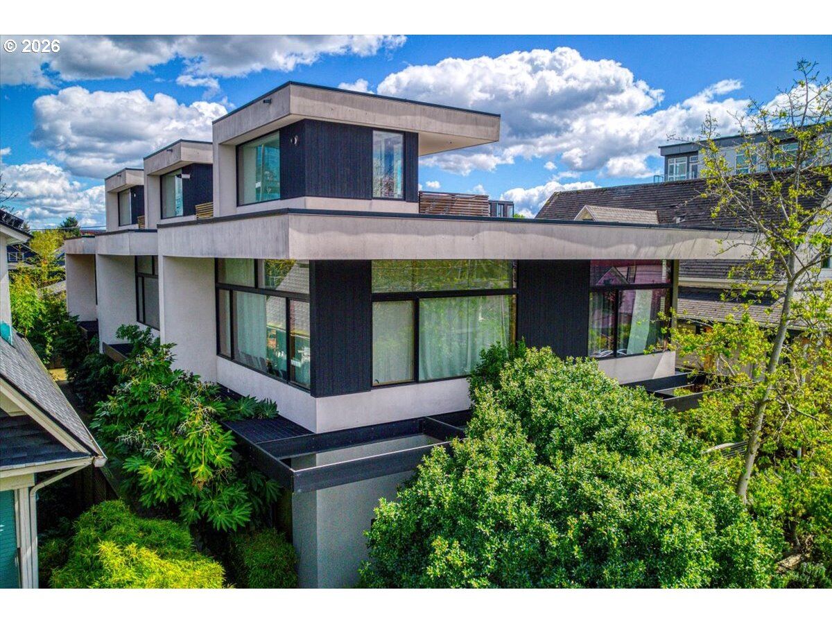 Property Photo:  4056 N Vancouver Ave  OR 97227 