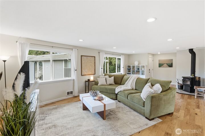 Property Photo:  17404 NE 45th Street 170  WA 98052 