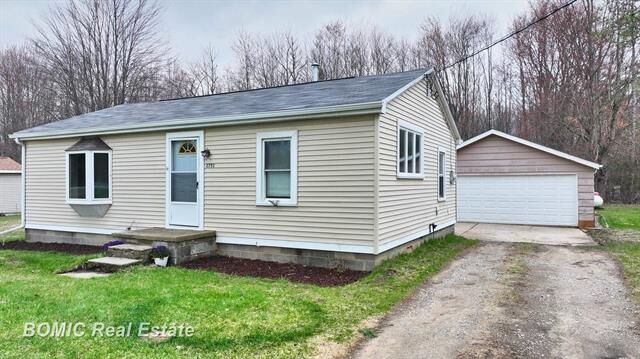 Property Photo:  2751 E Deckerville Road  MI 48723 