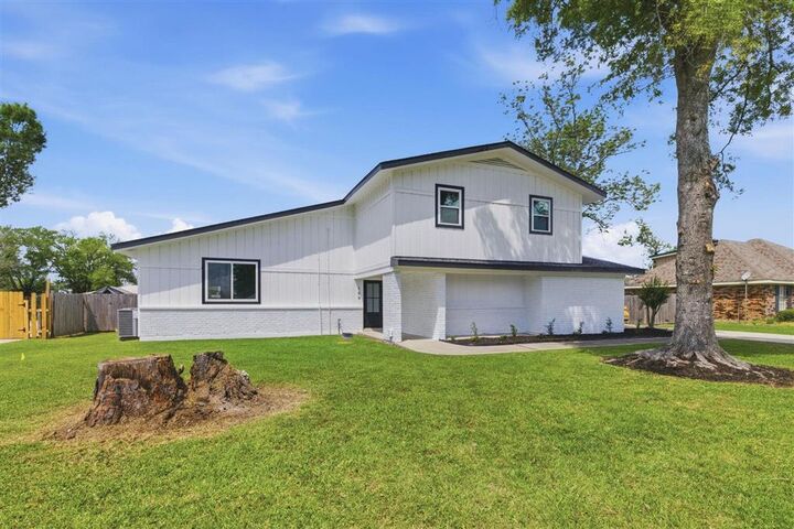 Property Photo:  708 Alabama St  LA 70663 