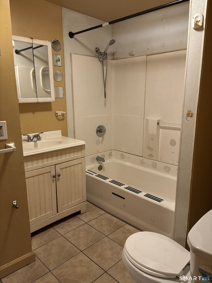 Property Photo:  42 Elliott Street  CT 06519 