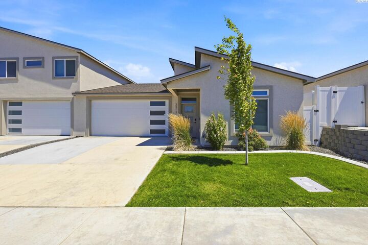 Property Photo: 3313 S Nelson Pl WA 99338