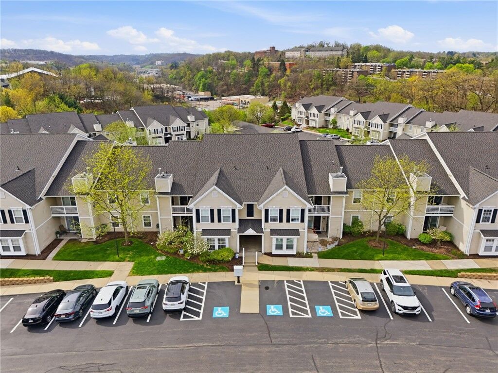 Property Photo:  1006 Lenox Oval  PA 15237 