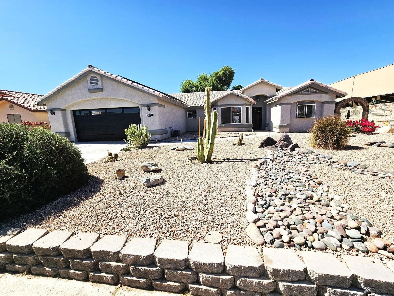 Property Photo: 10711 E 36 Pl AZ 85365