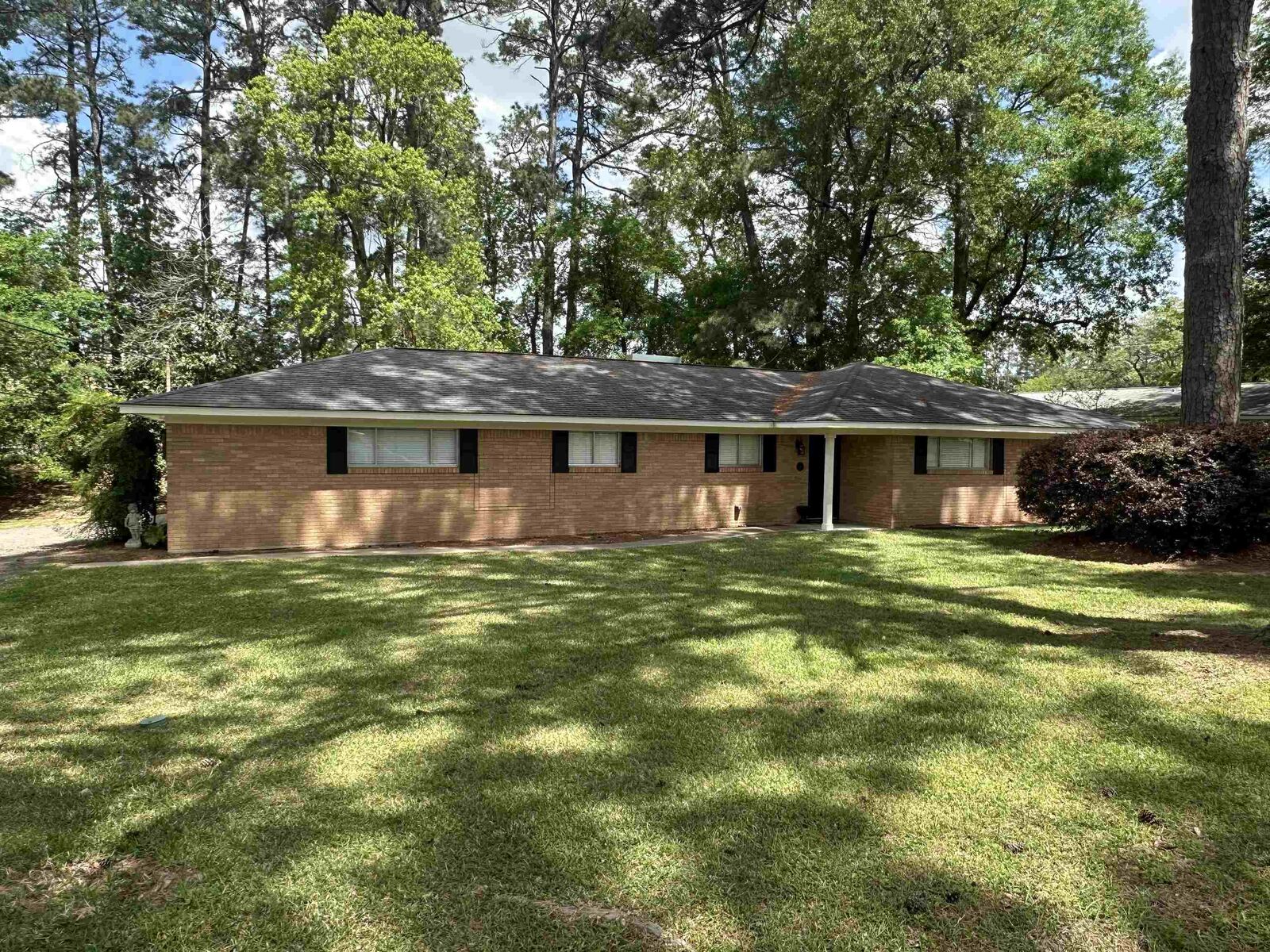 Property Photo: 410 Woodyard Place TX 75633
