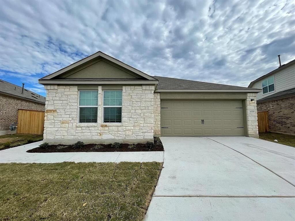 Property Photo:  1009 Wolseley Cove  TX 78634 