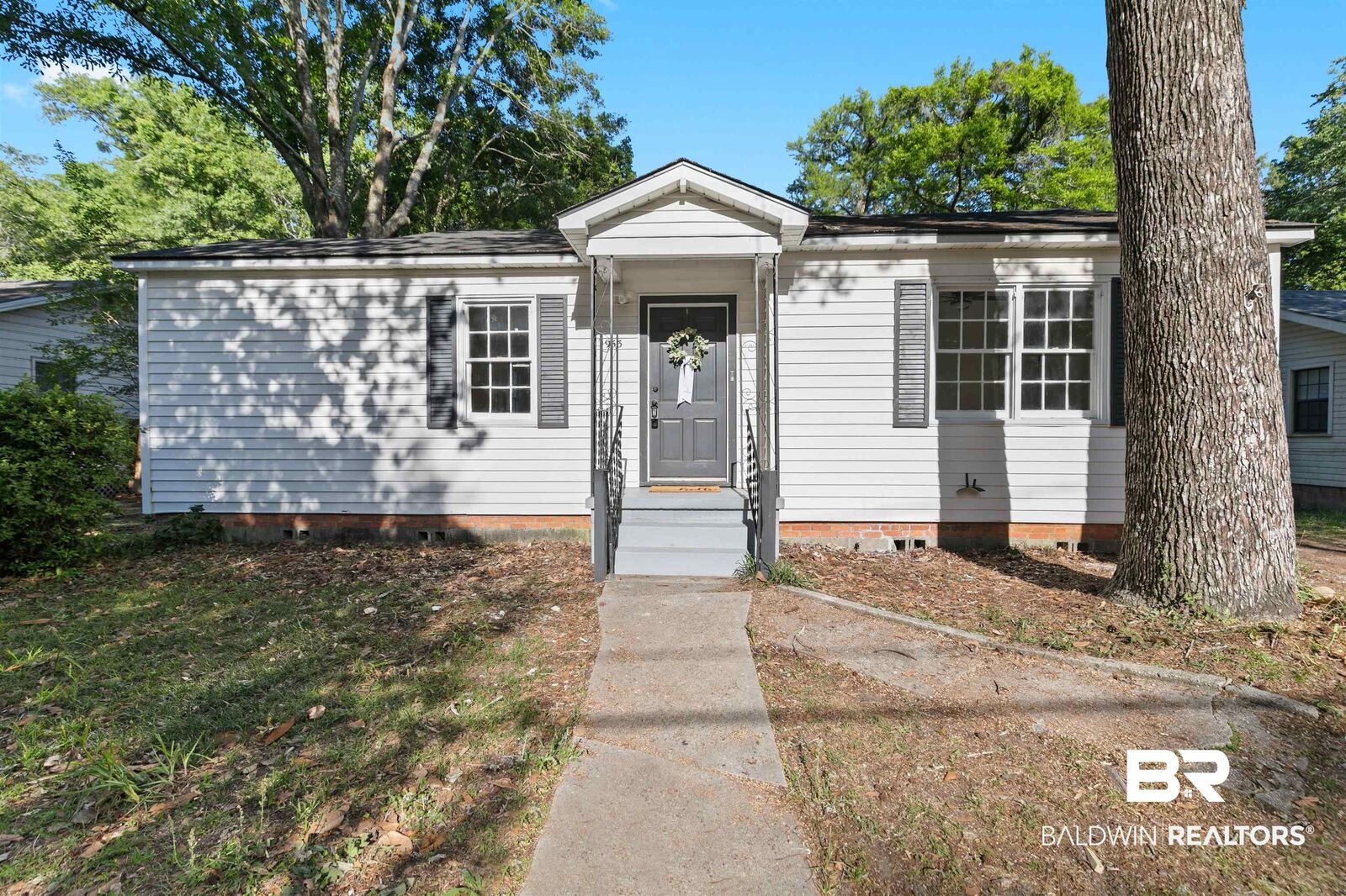 Property Photo:  953 Cloverdale Drive  AL 36606 