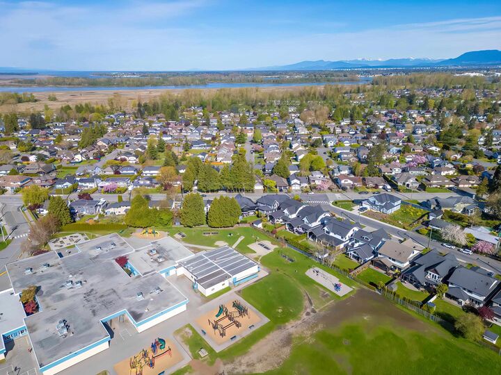 Property Photo: 5500 52 Avenue BC V4K 2C5