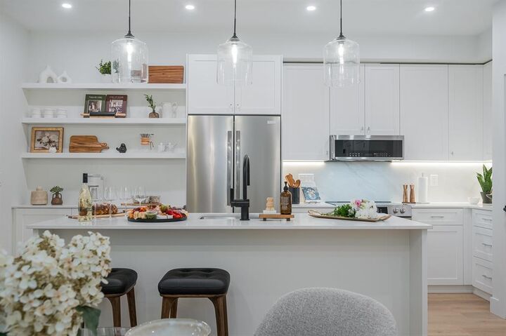 Property Photo: 46185 Thomas Road 405 BC V2R 6H3
