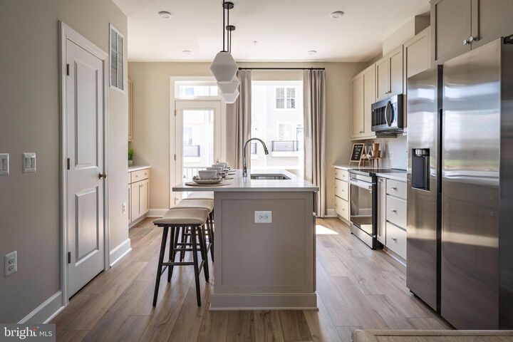 Property Photo:  13801 Chrisswind Avenue  VA 22191 