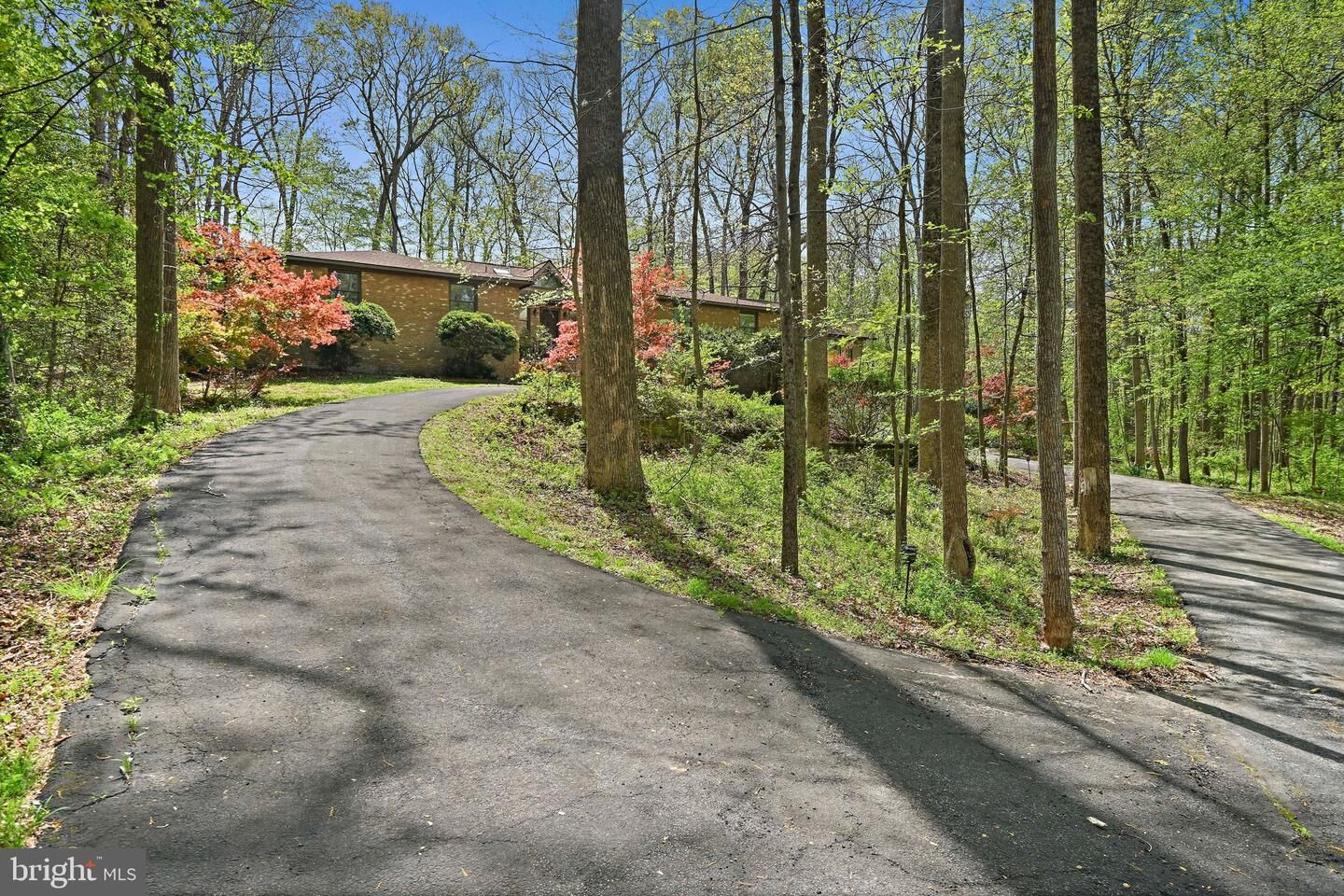 Property Photo:  951 Captain Hickory Drive  VA 22066 