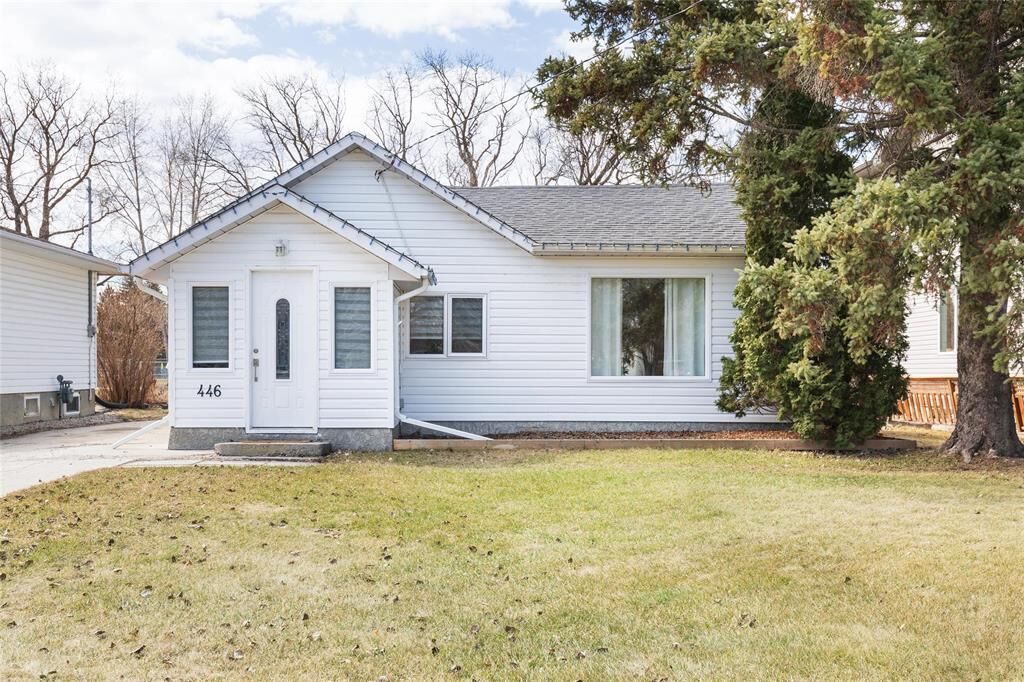 Property Photo:  446 Second Street  MB R5G 0L8 