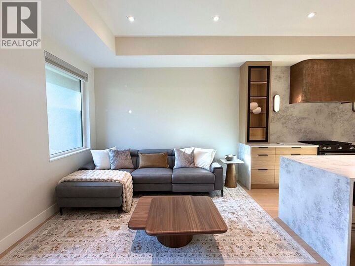 Property Photo: 781 Martin Avenue 4 BC V1Y 6V4