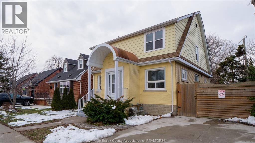 Property Photo:  821-823 Villaire  ON N9S 2J3 