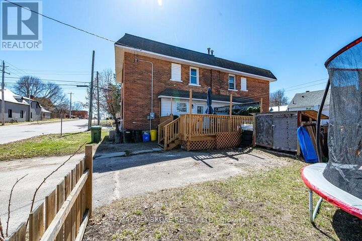 Property Photo:  503 Miller Street  ON K8A 5Z7 
