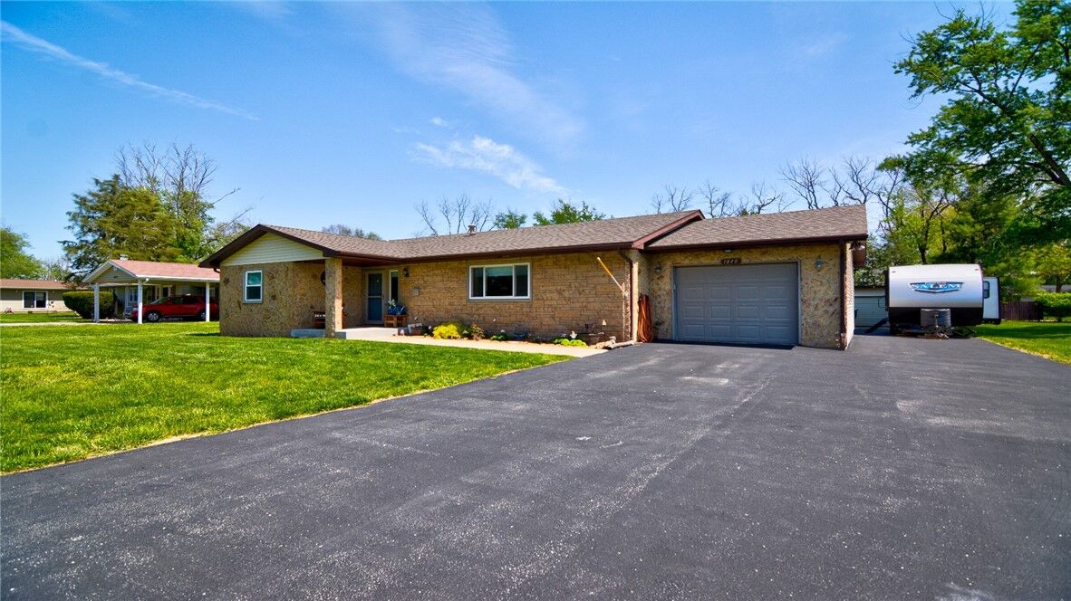 Property Photo:  1840 S Albany Street  IL 62521 