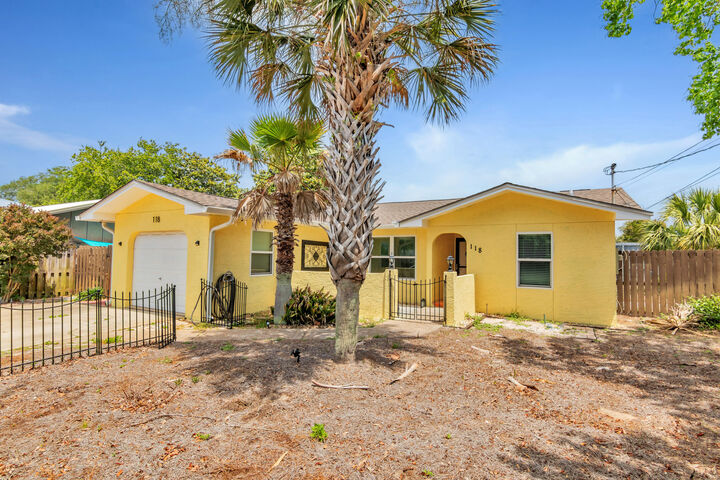 Property Photo:  118 Lakeside Circle  FL 32413 