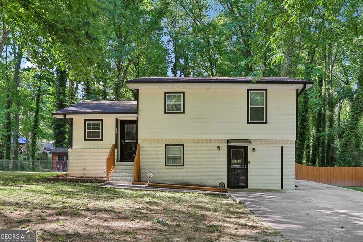 Property Photo:  762 Maple Drive  GA 30274 