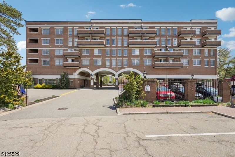 Property Photo:  44 Iron Forge Sq 44  NJ 07442 