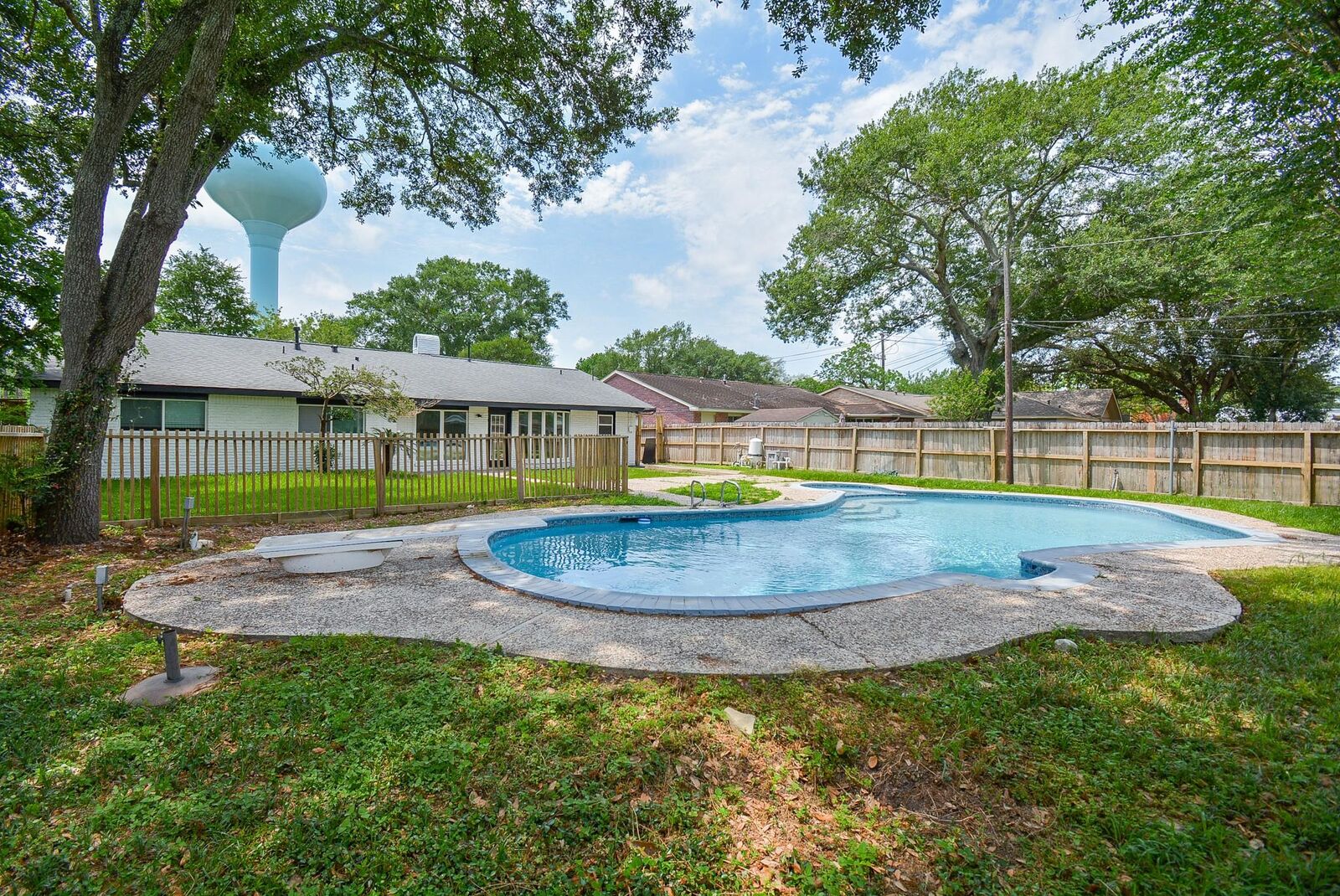 Property Photo: 6042 Willowbend Boulevard TX 77096