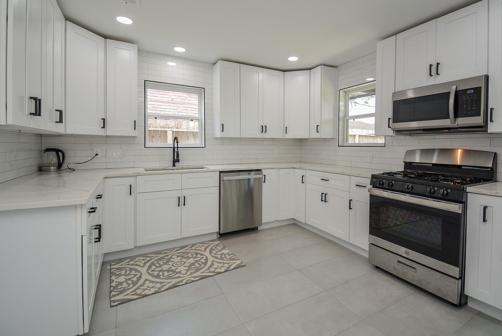Property Photo: 6042 Willowbend Boulevard TX 77096