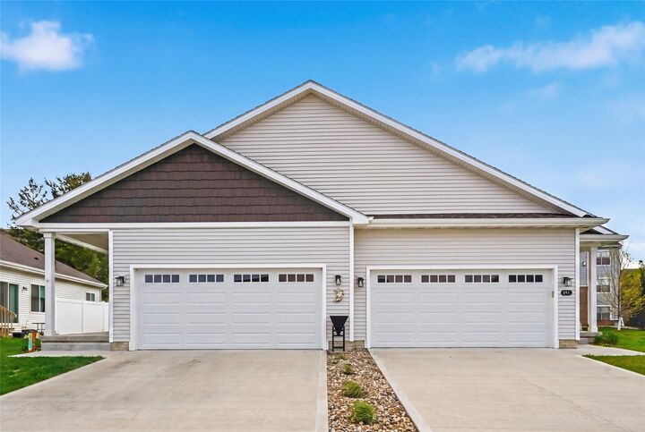 Property Photo:  841 Sawgrass Drive  IA 50211 