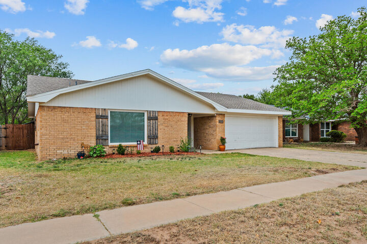 Property Photo:  5521 1st Place  TX 79416 