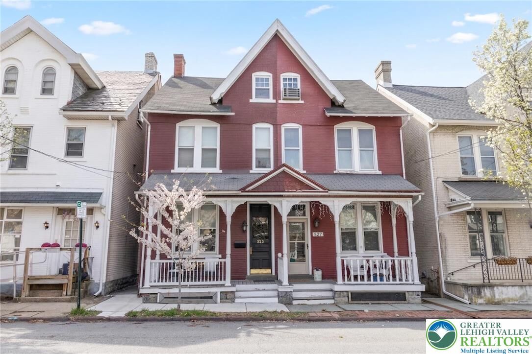 Property Photo:  525 3rd Avenue  PA 18018 