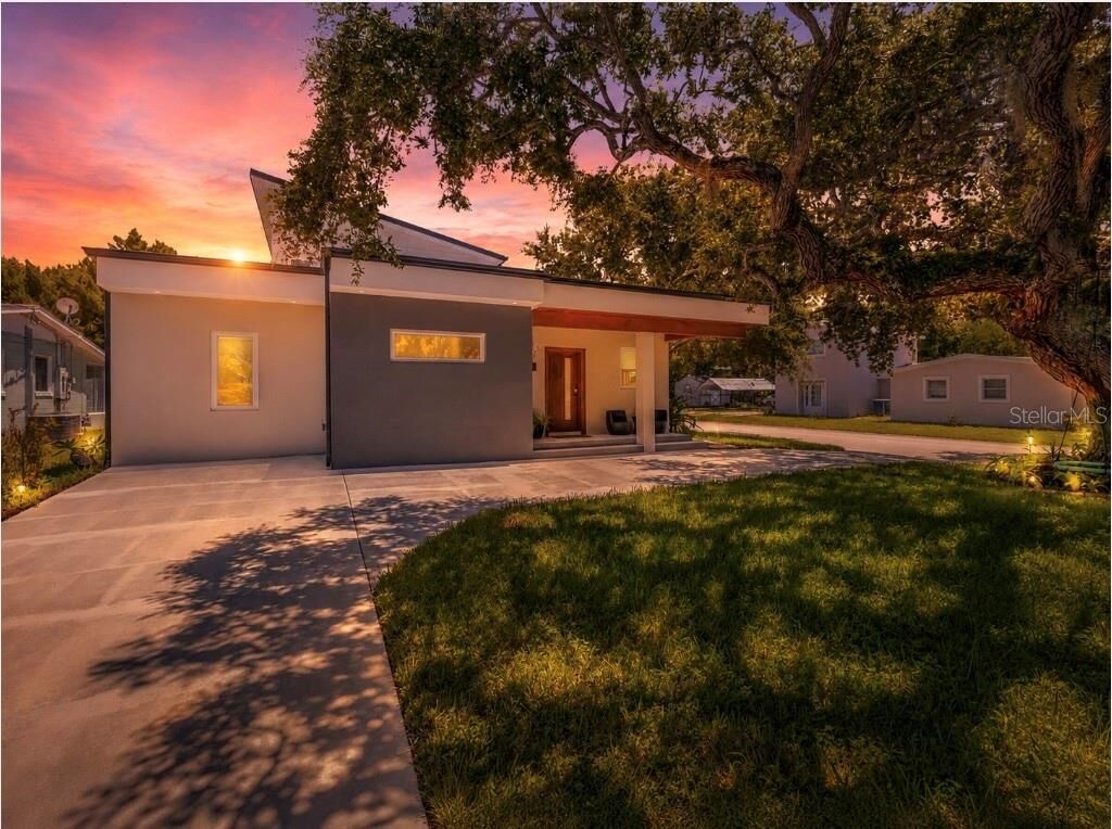 Property Photo:  3211 Saxon Drive  FL 32169 