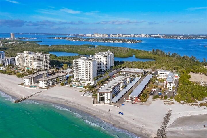 Property Photo:  2110 Benjamin Franklin Drive 104  FL 34236 